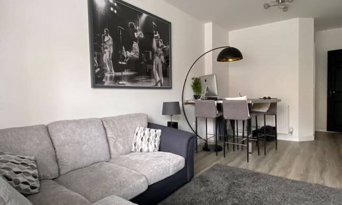 Willesborough Apartment | Stylish Modern 1 Bedroom Flat With Patio Garden & Parking