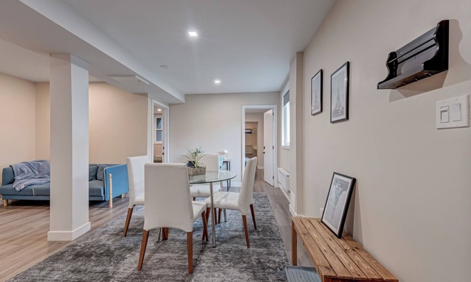 Parkdale House | Stylish Modern 2 Bdrm Apartment Near Lake Ontario