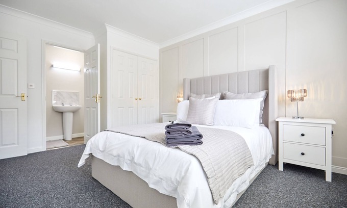 Norwich House | Stylish modern 3 bedroom with Ensuite - long stays welcome