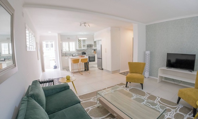 Sea Point Apartment | Stylish Modern apartment in Sea Point, the heart of Cape Town.