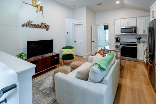 12 South House | Stylish Modern Bungalow in Nashville's 12 South