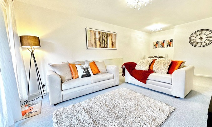 Edgbaston Apartment | Stylish Modern City Centre Flat, Family Sized with Balcony View and Free Parking