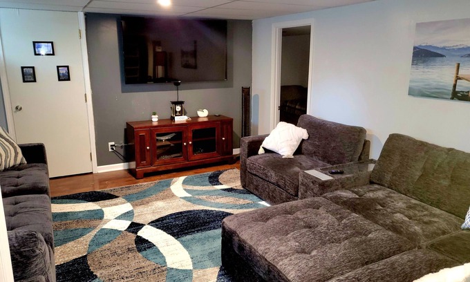 Beecher Apartment | Stylish, Modern & Cozy Garden Apartment near Chicago