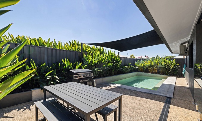 Zuccoli House | Stylish Modern Home | Pool