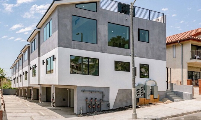 Downtown Los Angeles House | Stylish Modern Home, Private Rooftop & City Views!