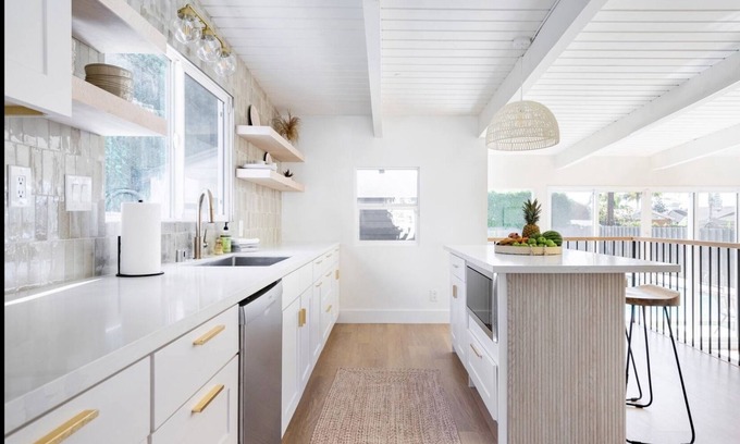 Westchester House | Stylish & Modern LA Family Retreat with Heated Pool Near LAX ✿ Dog Friendly!
