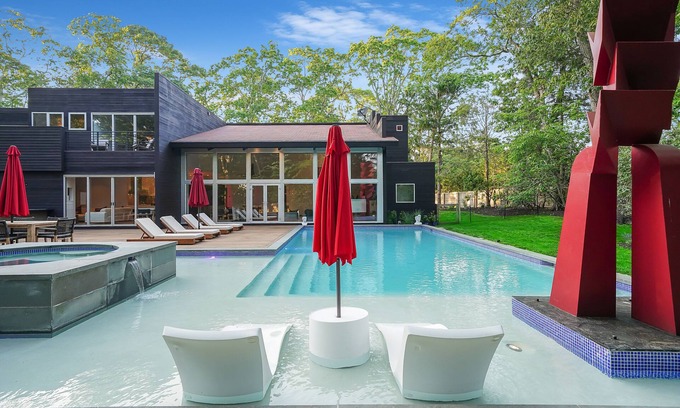 Village of East Hampton House | Stylish Modern Retreat in the Heart of the Hamptons: Your Perfect Getaway!