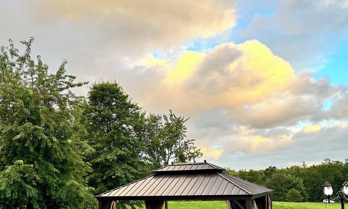 Montgomery House | Stylish Modern Retreat: 3.5 Acres + 1 Hour From NYC
