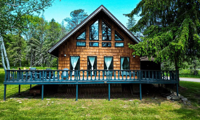 Denver Cabin | Stylish + Modern Roxbury Cabin - Close to Venues, Ski, Hiking, Biking, Swimming!