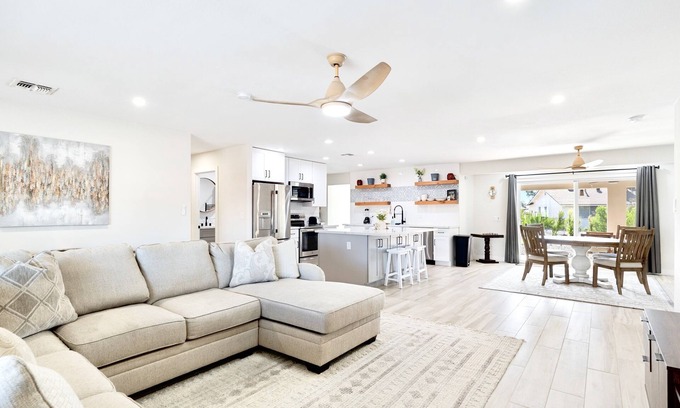 Sun City House | Stylish & Modern Sun City Retreat Near Westgate!