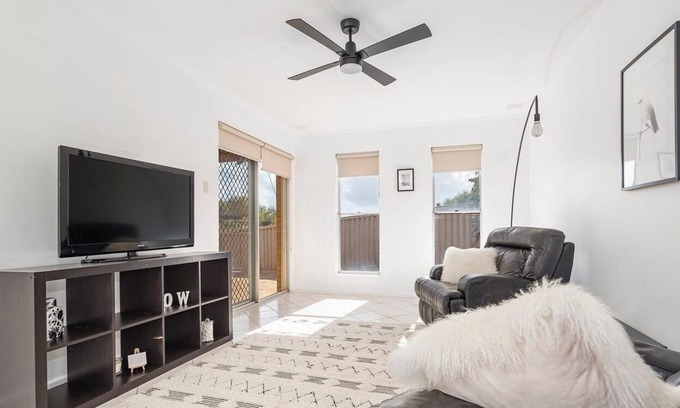 Mount Tarcoola Other | Stylish modern unit close to beaches and town