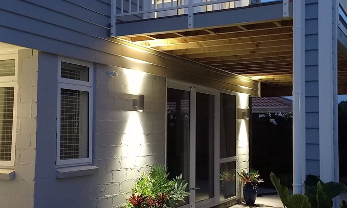 Tauranga Apartment | Stylish new apartment near city, harbours, and beautiful Mt Maunganui, sleeps 3