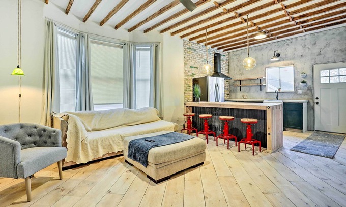 Forest Hill House | Stylish Newark Home w/Deck < 14 Mi to NYC!