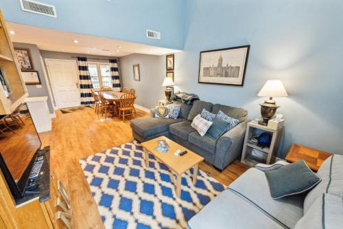 Notre Dame Apartment | Stylish Notre Dame Condo - Sleeps 6 condo