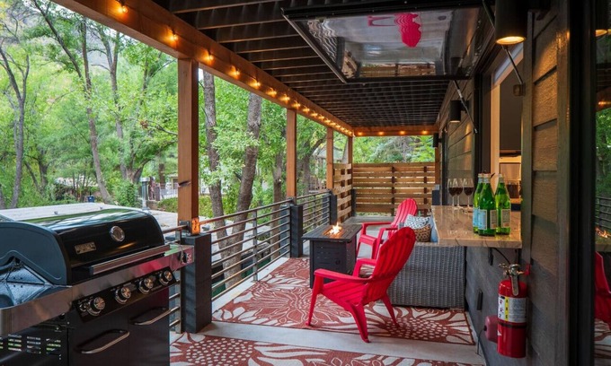 Sedona House | Stylish Oak Creek Home w/2 Suites, Spa & Firepit