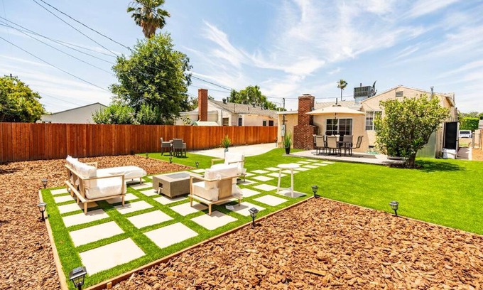Valley Glen House | Stylish Oasis in NoHo