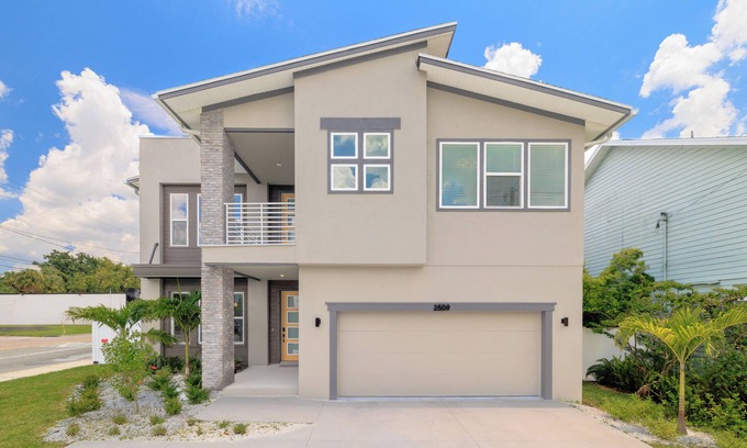 Tampa Heights House | Stylish Oasis - Riverwalk, Downtown, Armature