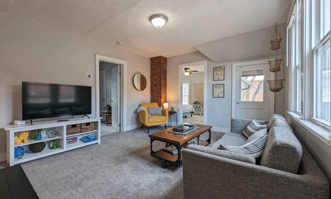 Ohio City House | Stylish Ohio City Retreat - Walk to West Side Market and Breweries