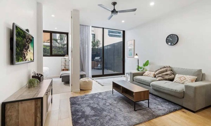 Essendon Apartment | Stylish One BD Hideaway in Essendon