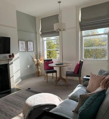 Cheltenham Apartment | Stylish One Bed Flat in Central Cheltenham