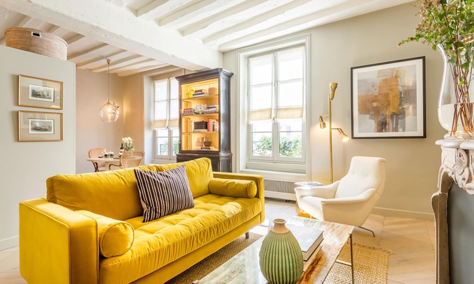 Quartier de la Monnaie Apartment | Stylish one bedroom in the heart of Saint Germain