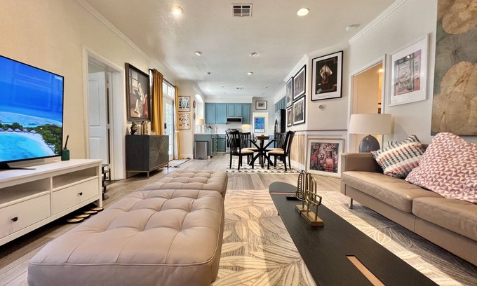 Midway City Apartment | Stylish & One-of-a-Kind 2-Bedroom Apartment in SoCal – Private Retreat