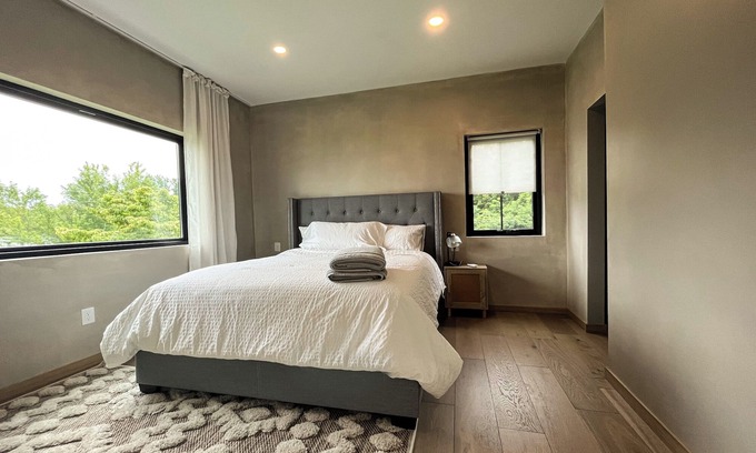 Morganza House | Stylish, Panoramic River Views , Waterfront Modern Home 1 Hr to D.C.
