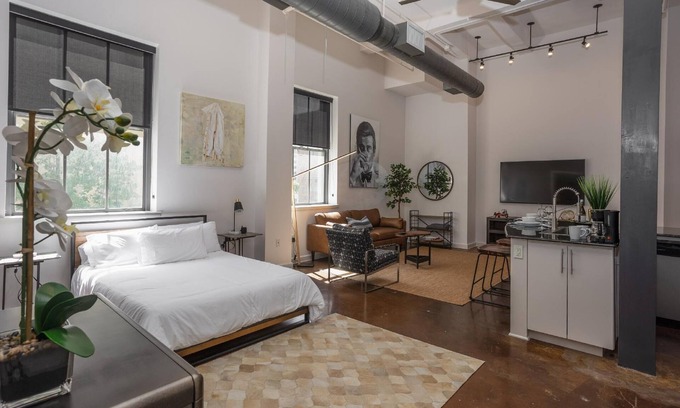 Downtown Fort Worth Apartment | Stylish Penthouse Downtown FTW - Walk to Sundance