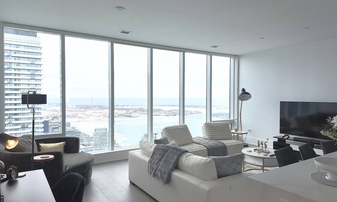 Old Toronto Apartment | Stylish Penthouse Downtown Toronto! Brand New!