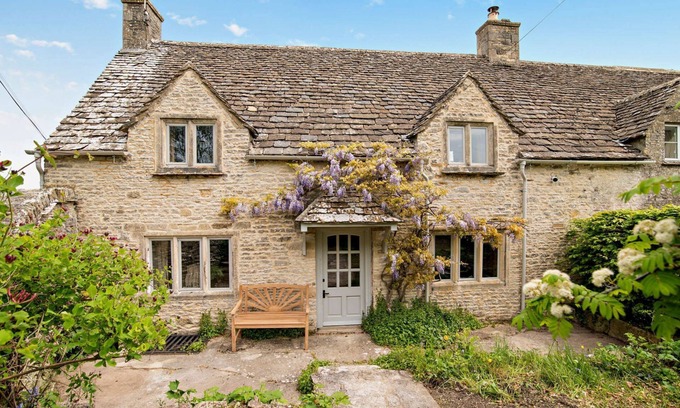 Rendcomb Cottage | Stylish pet friendly Cotswold holiday cottage - Smuggsbarn Cottage