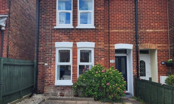 Poole House | Stylish Poole Stay: 2BD Victorian Home