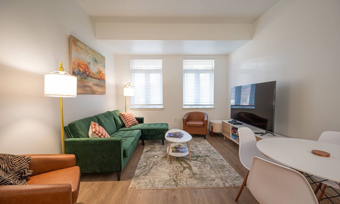 Charlotte Center City Apartment | Stylish quarters in the heart of Uptown near stadiums, parks, & offices.