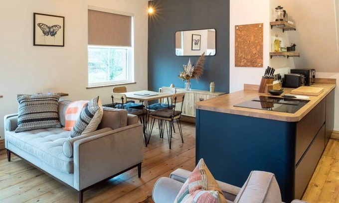 Norwich Apartment | Stylish Quayside Apartment with River View