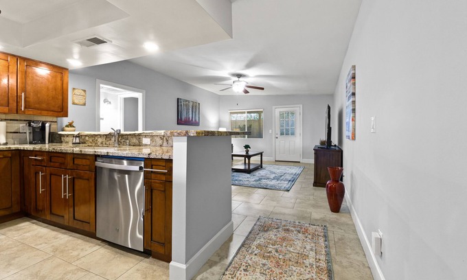 Alhambra House | Stylish, quiet 2-bedroom in Central Phoenix GCU