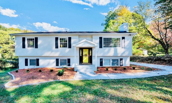 North Raleigh House | Stylish Raleigh Retreat near North Hills