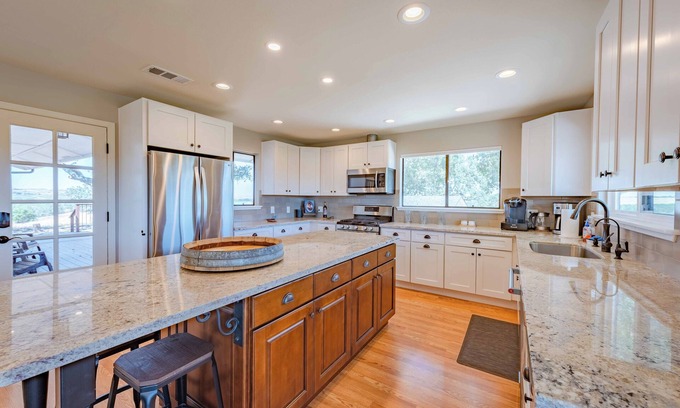 Templeton House | Stylish Ranch on 24 acres with endless vineyard views and Heart Hill on 46 West!
