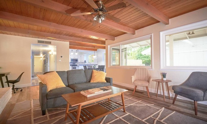 Raisin House | Stylish & Remodeled - Walk to Fresno State Stadium