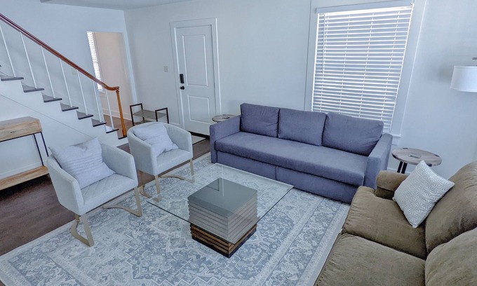 Highlands - Perkins House | Stylish Renovated House + 2 studio apartments! (5 br/4 bath) Sleeps 12!