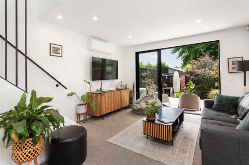 Merivale House | Stylish Rental Merivale - 2BR home