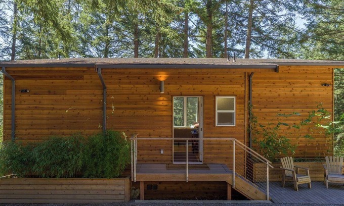 Rosario House | Stylish Retreat, Chef's Kitchen, Minutes to Moran Park, Rosario Resort, and Town