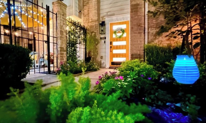 Memorial House | Stylish Retreat n5-Star Location, Deck & Pool!