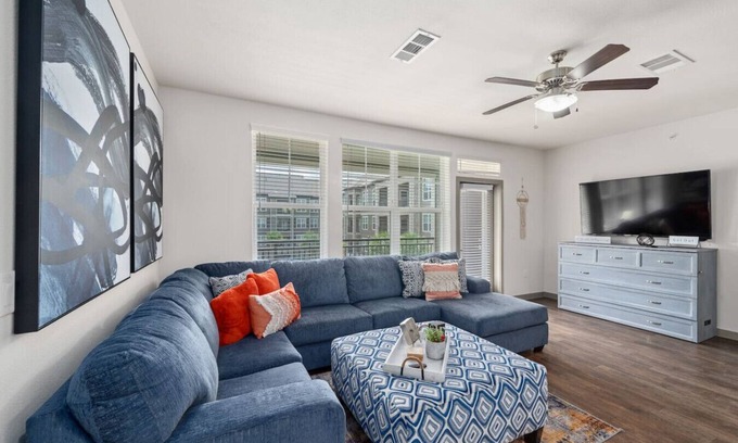 South Main Apartment | Stylish Retreat Near NRG & Medical Center