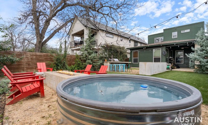 Holly House | Stylish Retreat + Outdoor Oasis in Heart of Austin