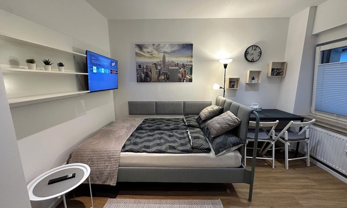 Gladbach Apartment | Stylish room in the center of Mönchengladbach