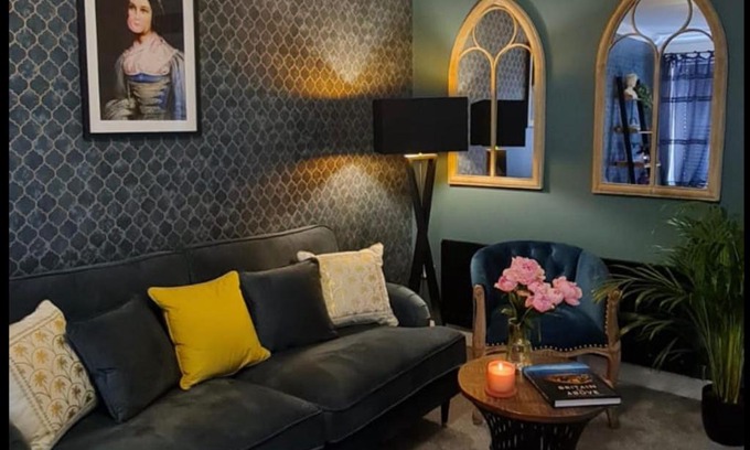 Perth House | Stylish Scottish House with garden & parking