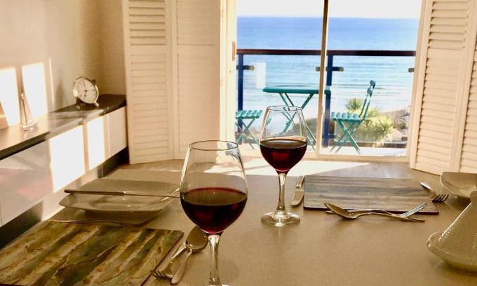 Chysauster Apartment | Stylish Sea View Apartment with Parking