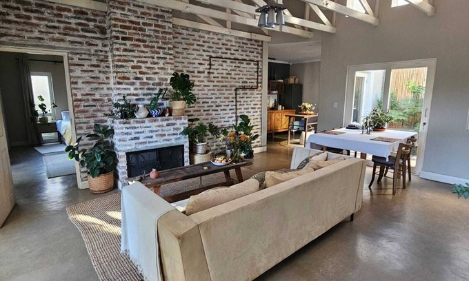 Greater Johannesburg Metropolitan Area House | Stylish Secure House in Upmarket Parktown North