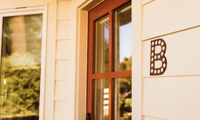 Santa Rosa House | Stylish Sonoma Wine Country Retreat at Cake Flower Farm