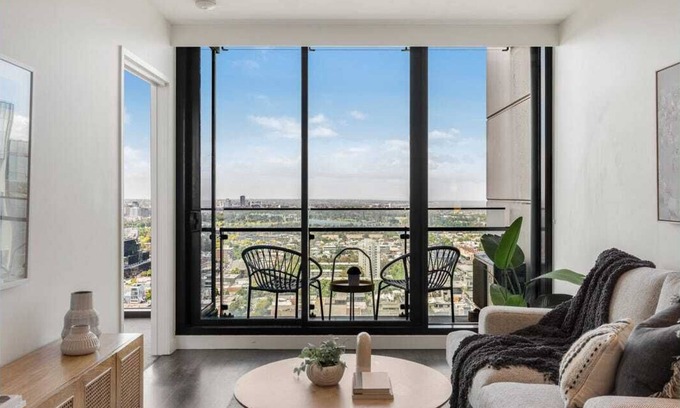 South Melbourne Apartment | Stylish Southbank Apartment