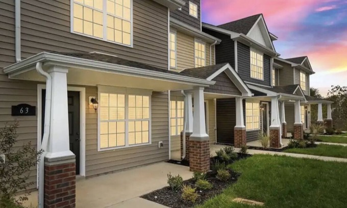 Clarksville House | Stylish space with easy access to Clarksville’s best shopping and restaurants.